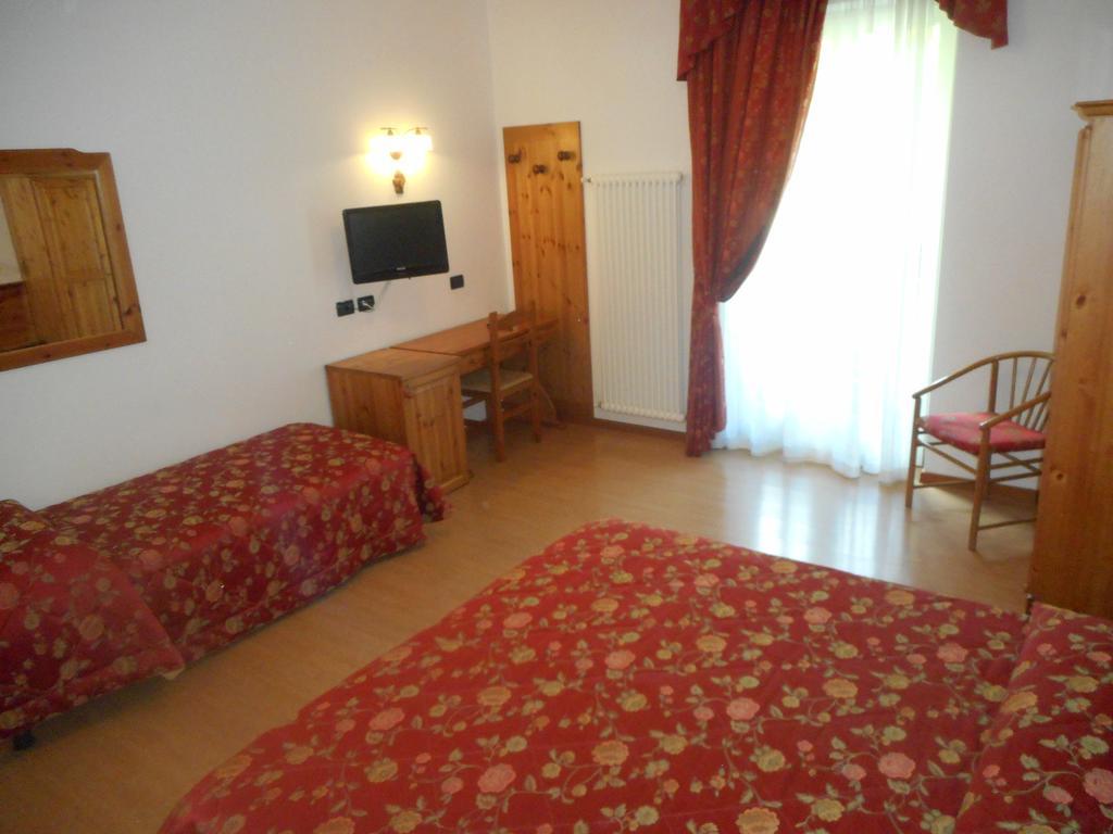 Garni Lago Alpino Molveno Ruang foto