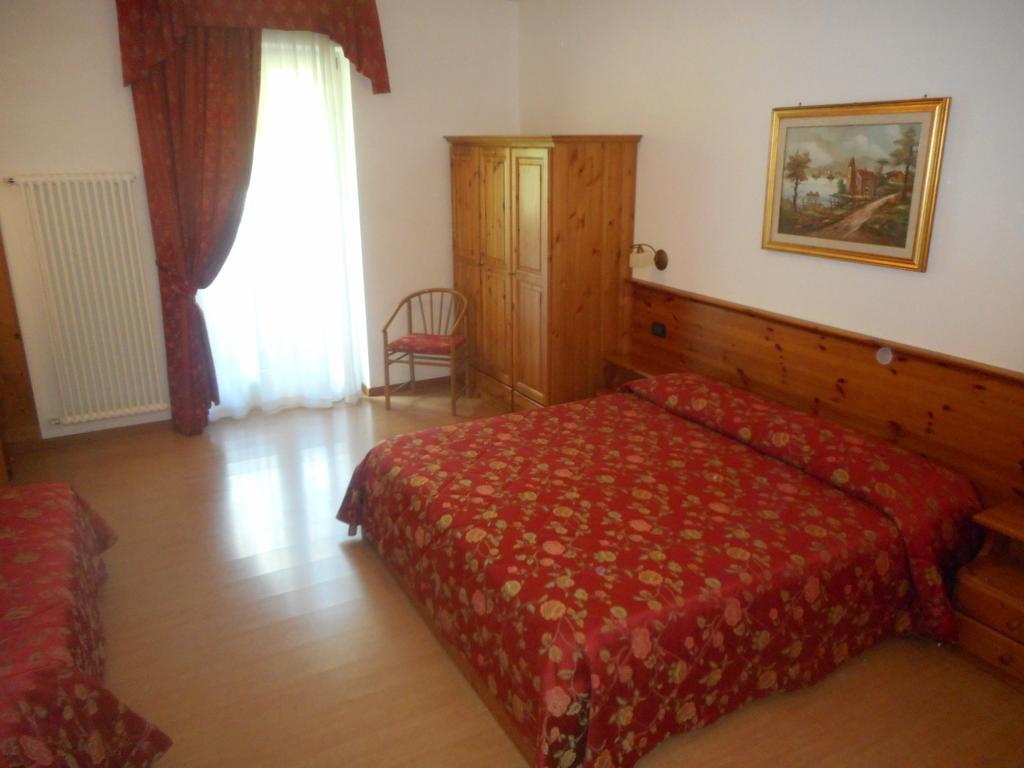 Garni Lago Alpino Molveno Ruang foto